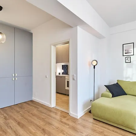 Lakeside Serenity Apartment
