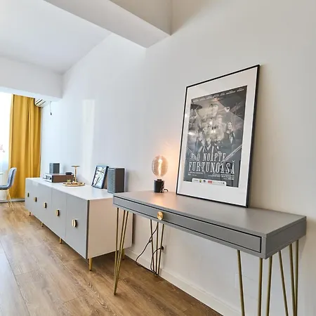 Lakeside Serenity Apartment Bucharest